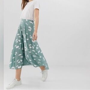 High Rise Pleated Midi Skirt in Brush Stroke Print size 6